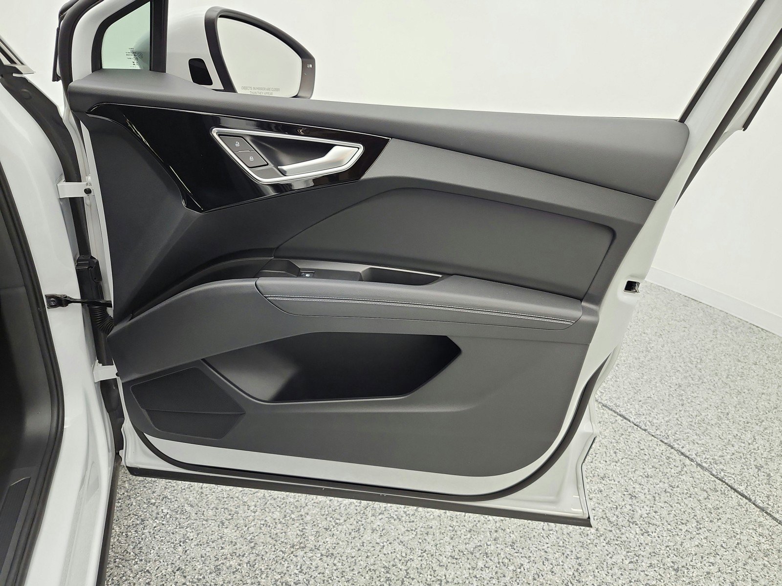 Used 2024 Audi Q4 e-tron Premium Plus image 27