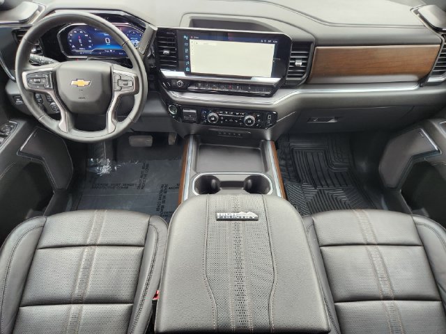 Used 2025 Chevrolet Silverado 2500 High Country w/ Technology Package AWD/4WD image 28