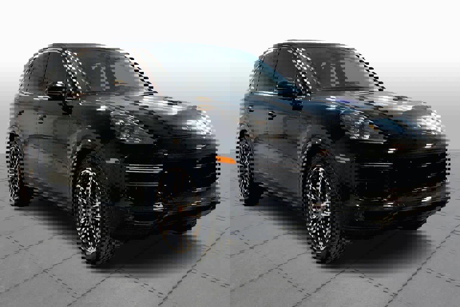 Used 2020 Porsche Cayenne Turbo image 2