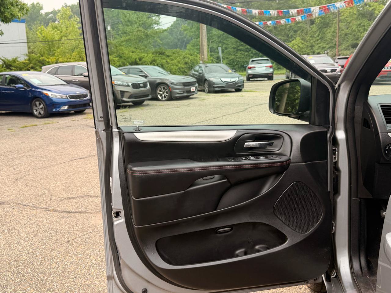 Used 2020 Dodge Grand Caravan GT FWD image 18