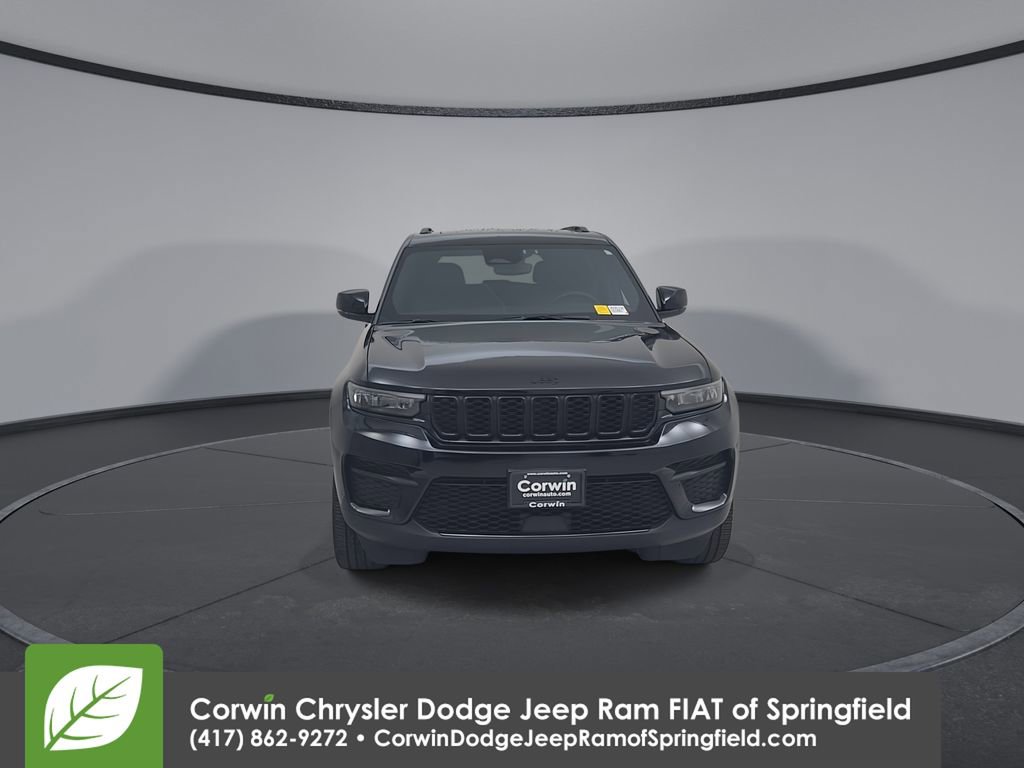 Used 2023 Jeep Grand Cherokee Altitude image 5
