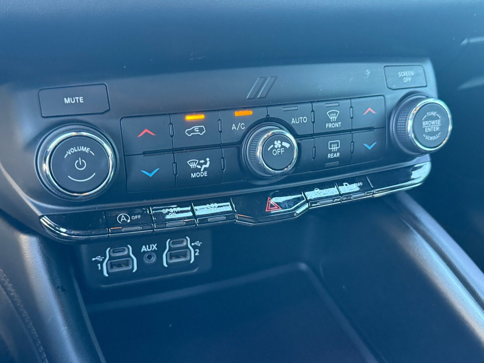 Used 2021 Dodge Durango SXT image 18