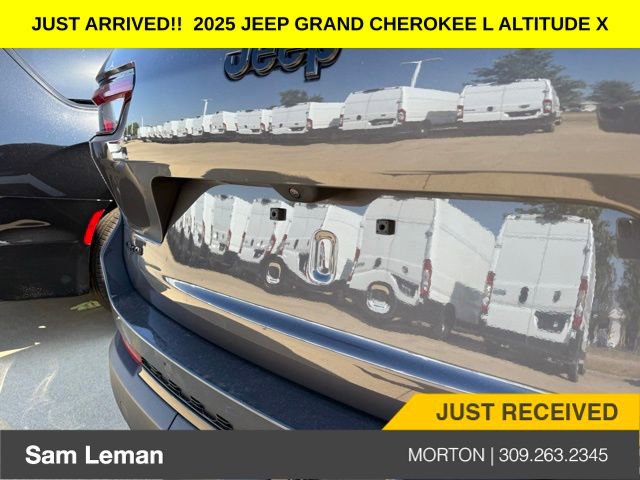 New 2025 Jeep Grand Cherokee L Altitude image 9