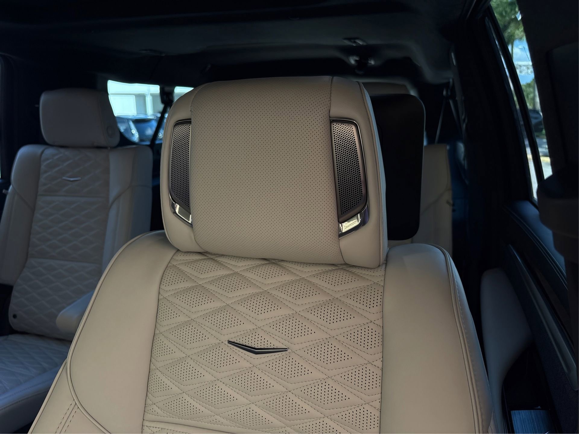 New 2026 Cadillac Escalade ESV Platinum Sport w/ LPO, ONYX Package image 32