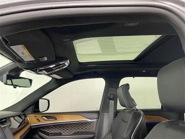 Used 2023 Jeep Grand Cherokee Summit image 11