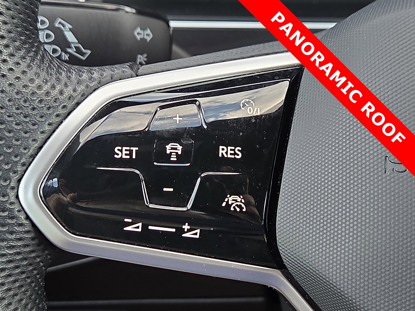 Used 2023 Volkswagen Tiguan SEL R-Line image 21