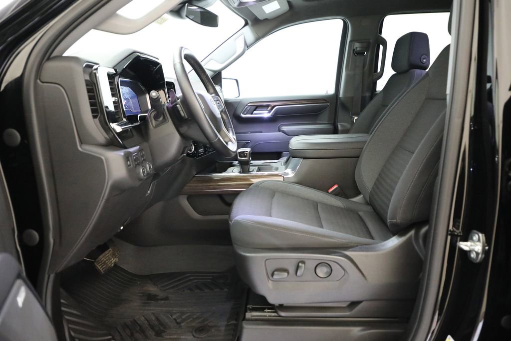 Used 2023 Chevrolet Silverado 1500 LT Trail Boss w/ Convenience Package II image 4