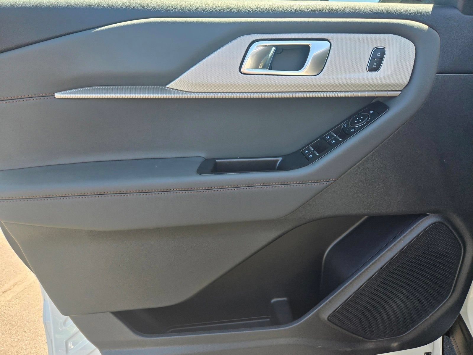New 2026 Ford Explorer Active RWD image 12