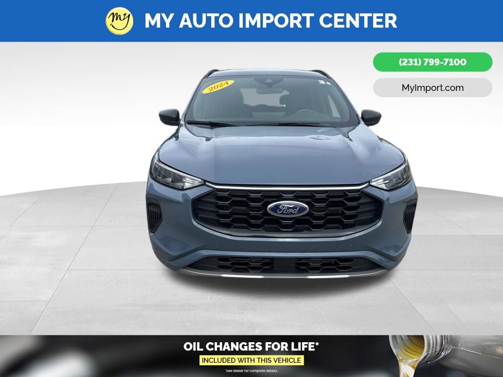 Used 2024 Ford Escape ST-Line w/ Tech Pack #1 AWD/4WD image 2