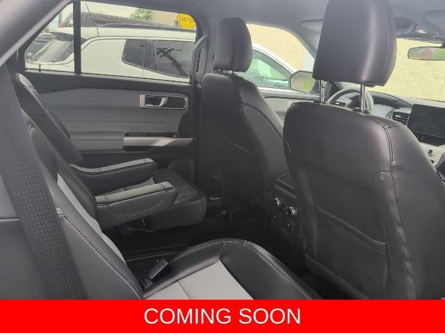 Used 2024 Ford Explorer XLT w/ Equipment Group 202A AWD/4WD image 9