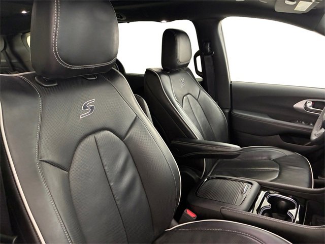 Used 2025 Chrysler Pacifica Limited image 14
