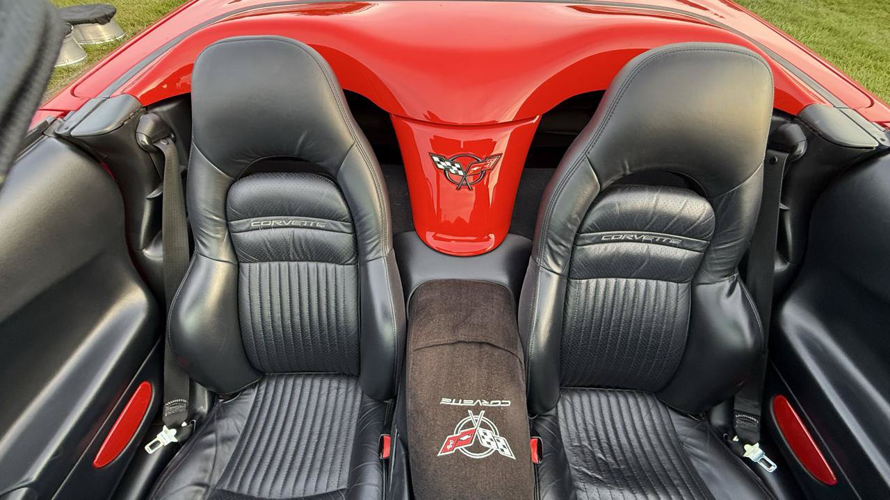 Used 2001 Chevrolet Corvette Convertible w/ Preferred Equipment Group1 RWD image 36