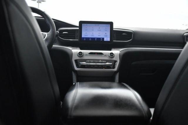 Used 2023 Ford Explorer XLT w/ Equipment Group 202A AWD/4WD image 11