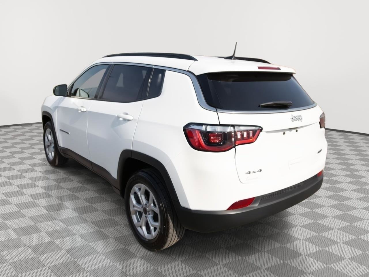 Used 2025 Jeep Compass Latitude image 7