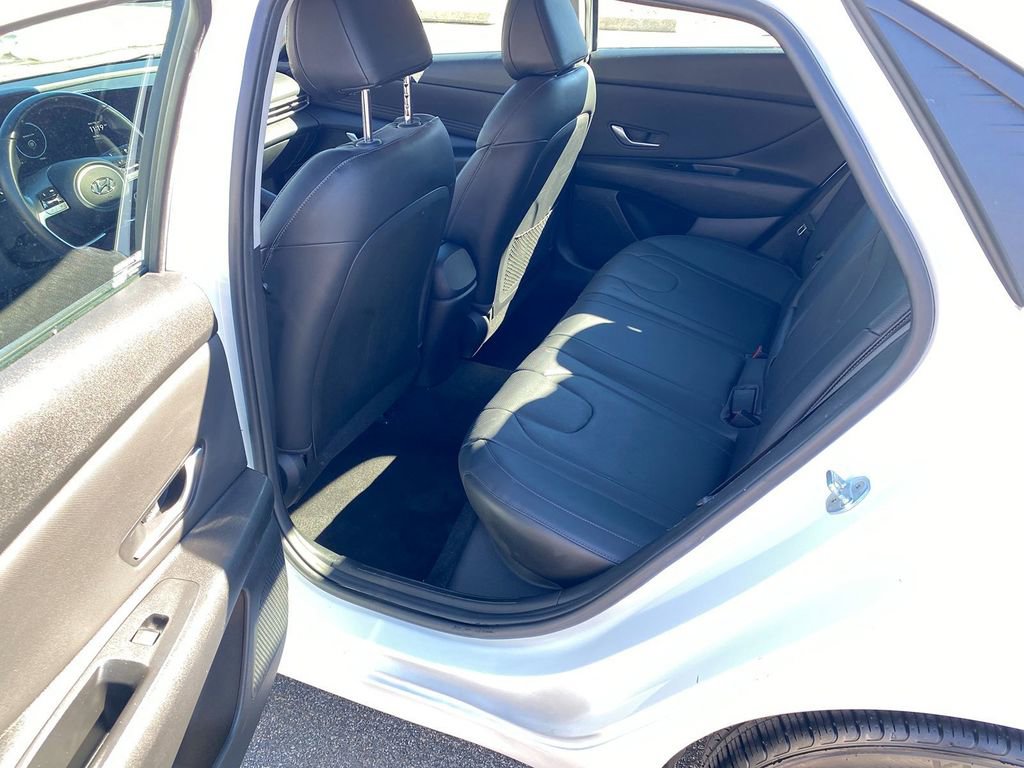Used 2023 Hyundai Elantra Limited image 27