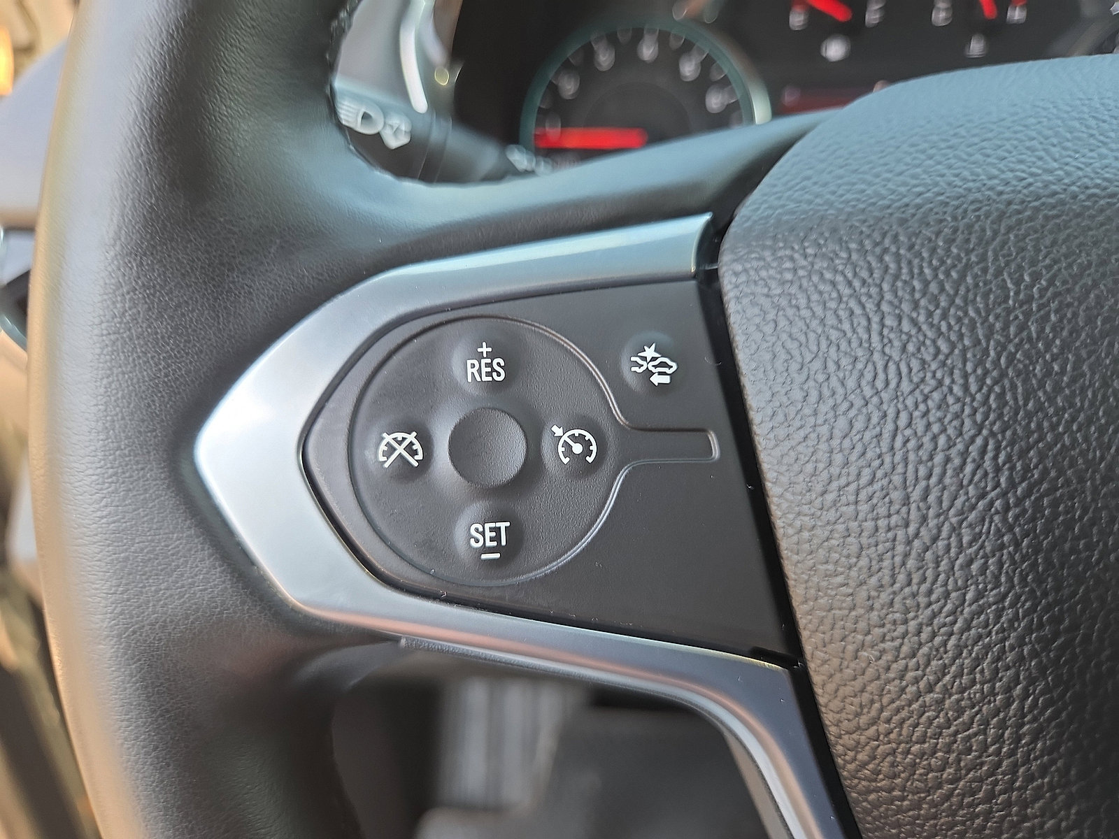 Used 2023 Chevrolet Traverse LT image 31