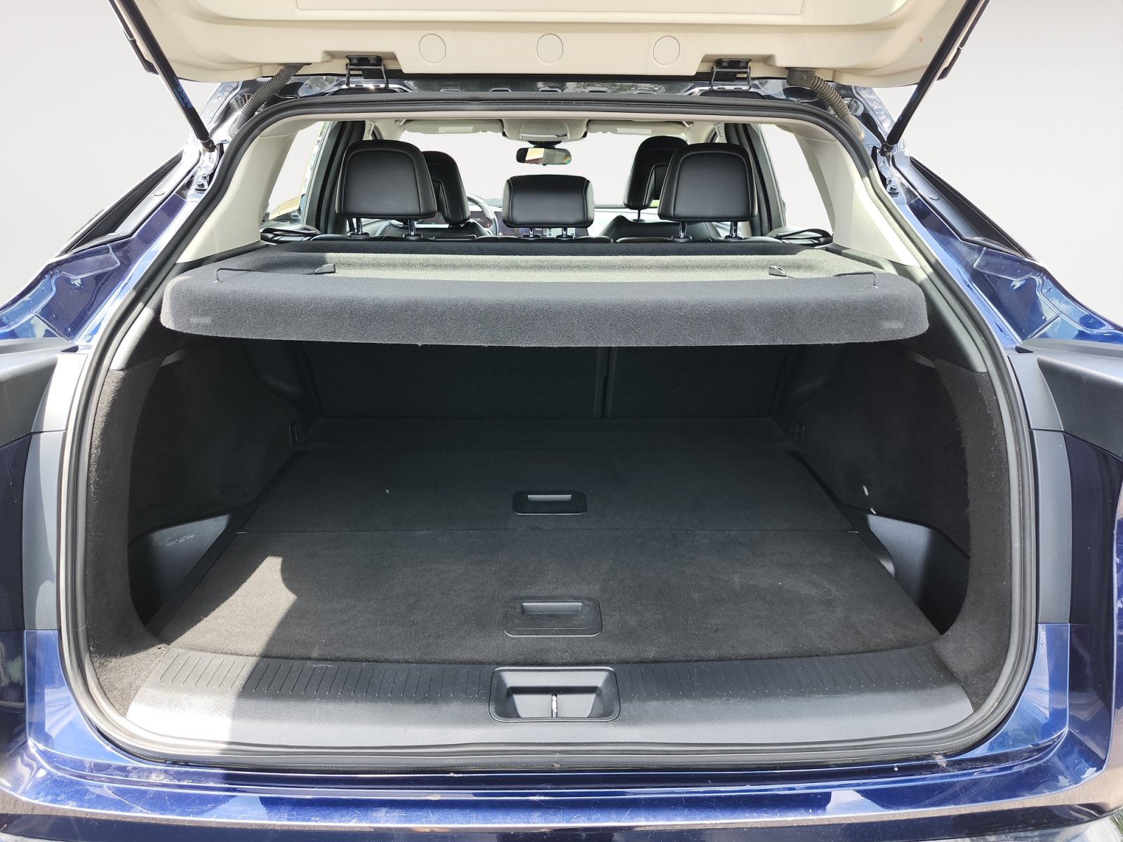 Used 2023 Nissan Ariya AWD image 15
