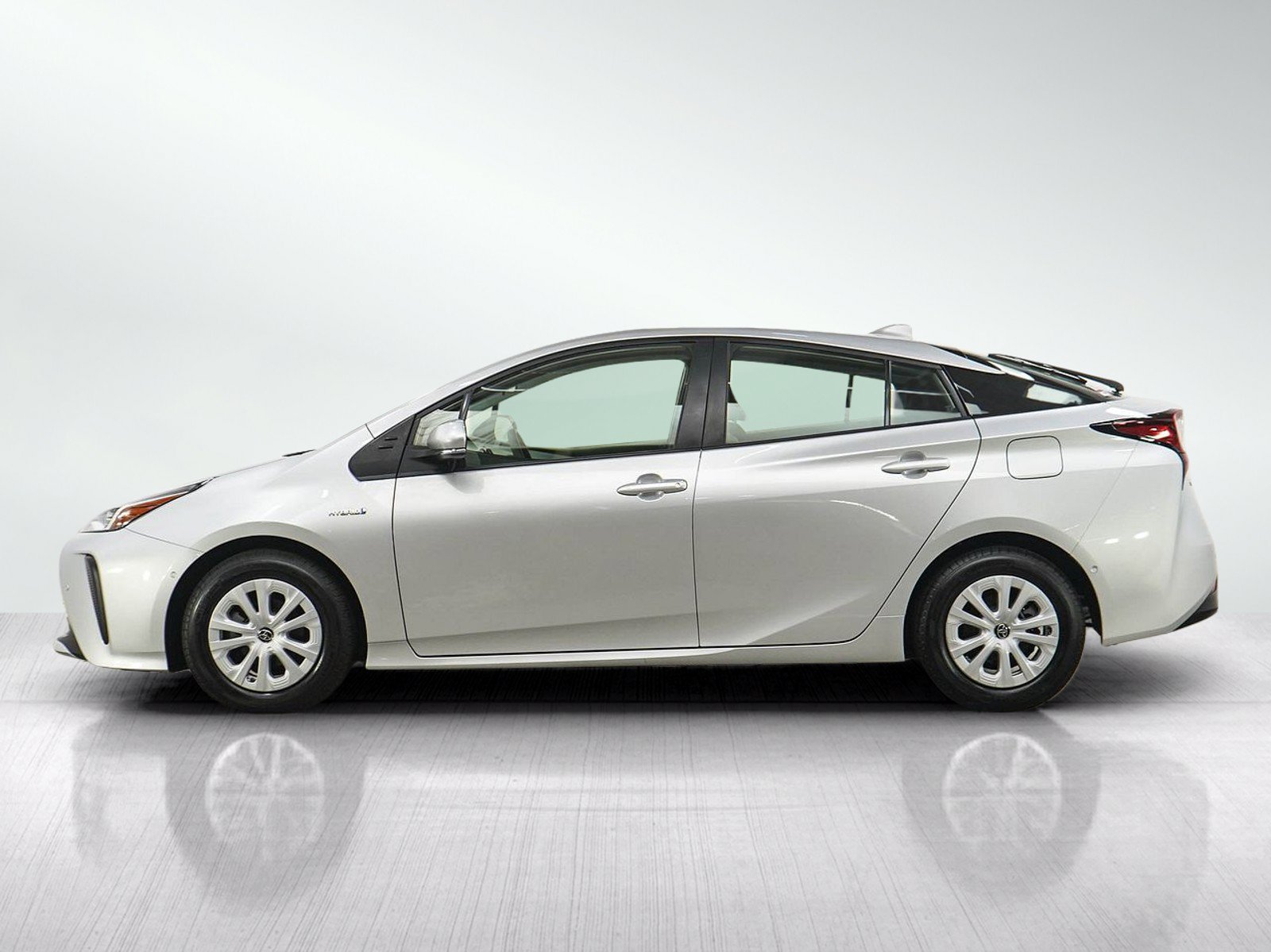 Used 2021 Toyota Prius LE FWD image 2