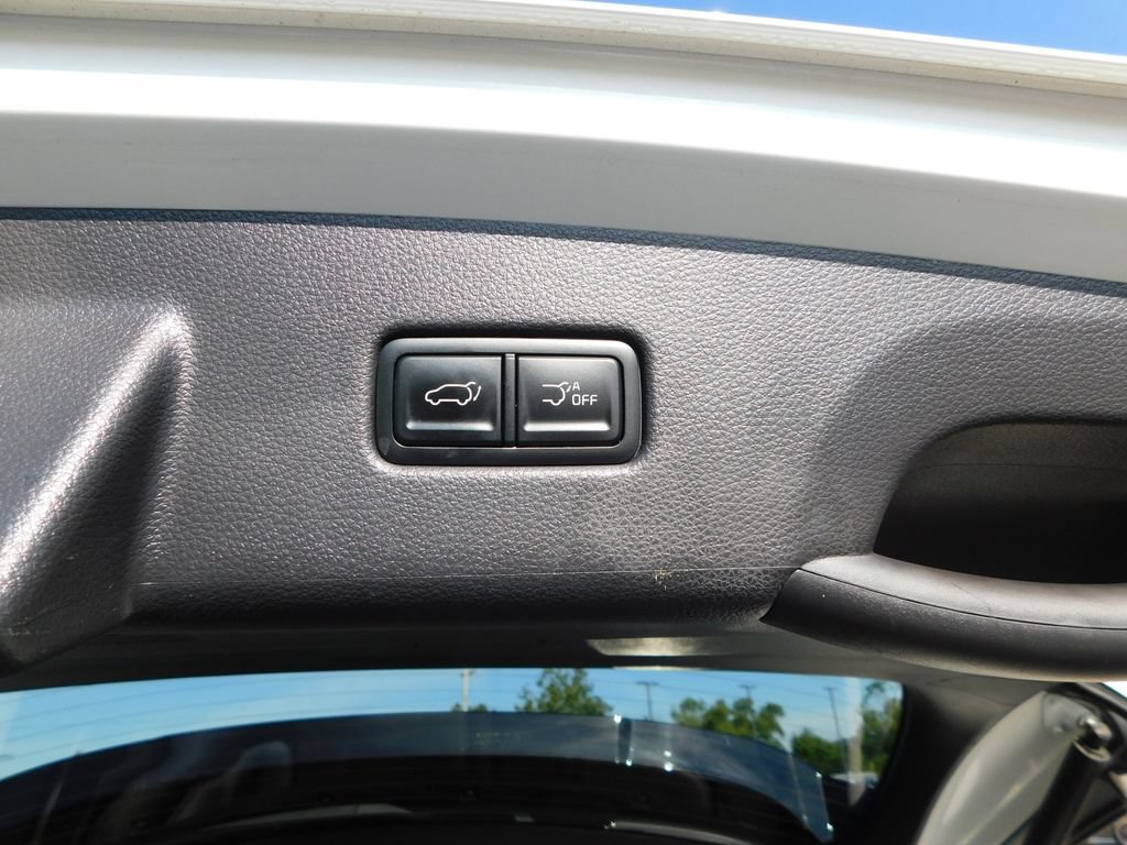 Used 2025 Kia Carnival EX FWD image 24