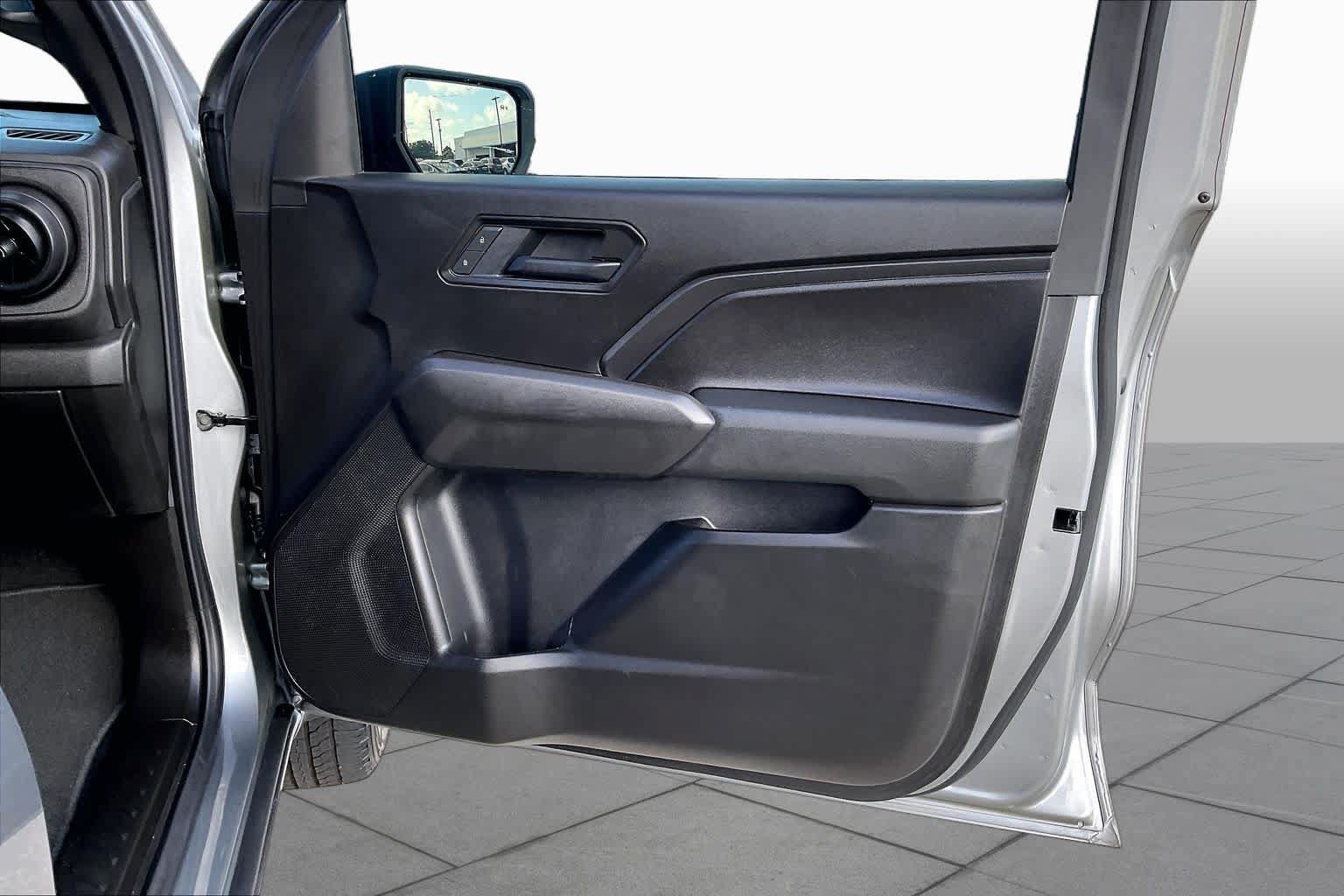 Used 2025 Chevrolet Colorado W/T w/ WT Custom Package RWD image 21
