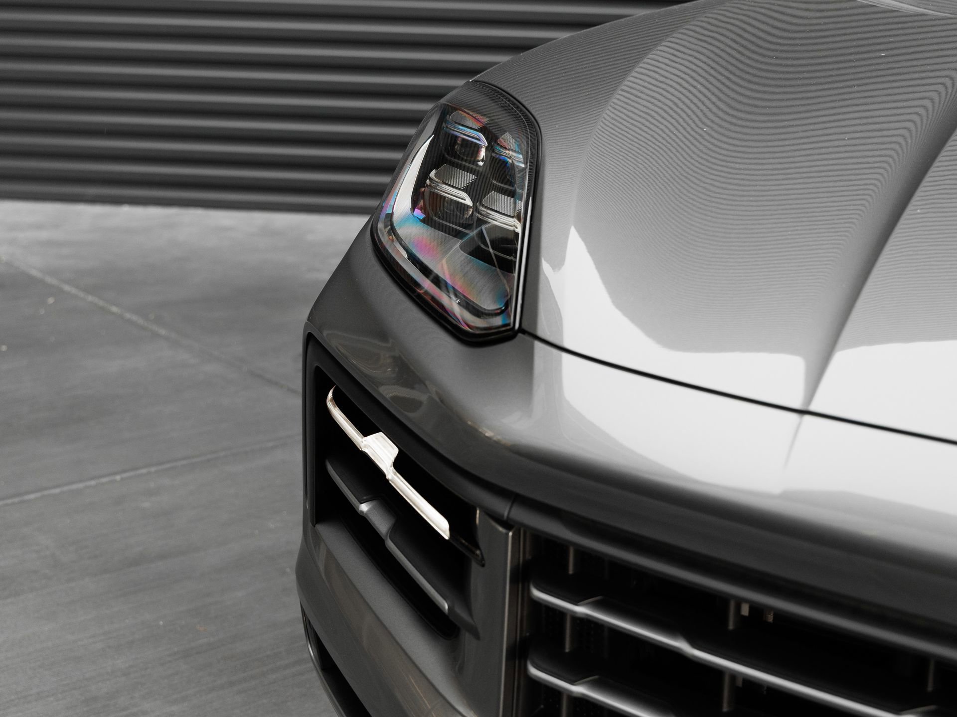 Certified 2025 Porsche Cayenne AWD/4WD image 37