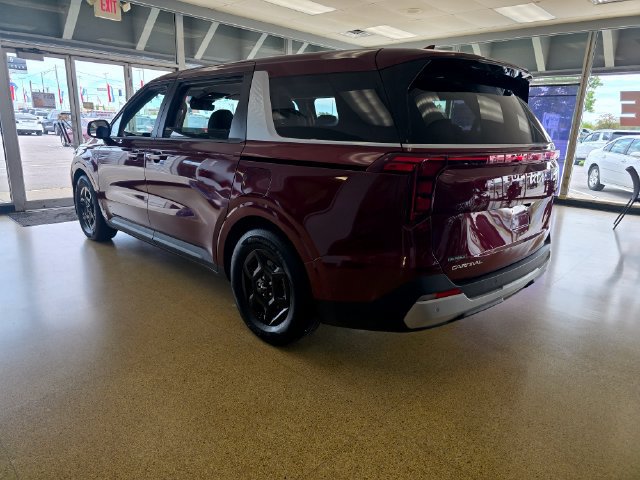 Used 2025 Kia Carnival FWD image 6