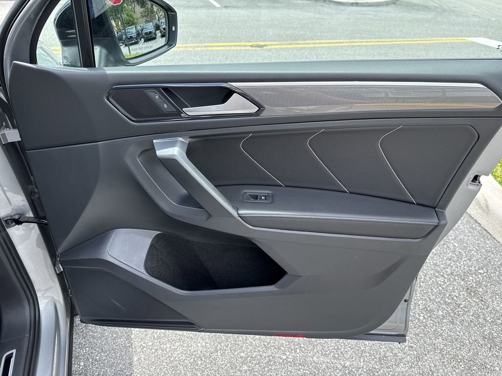 Used 2023 Volkswagen Tiguan SE R-Line image 43