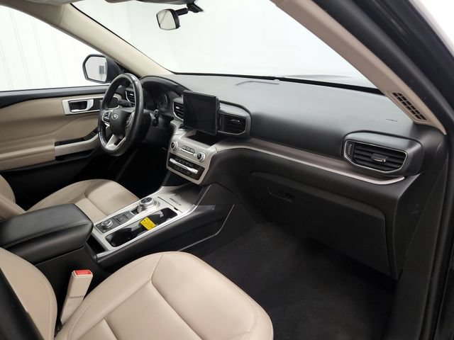 Used 2023 Ford Explorer XLT w/ Equipment Group 202A AWD/4WD image 28