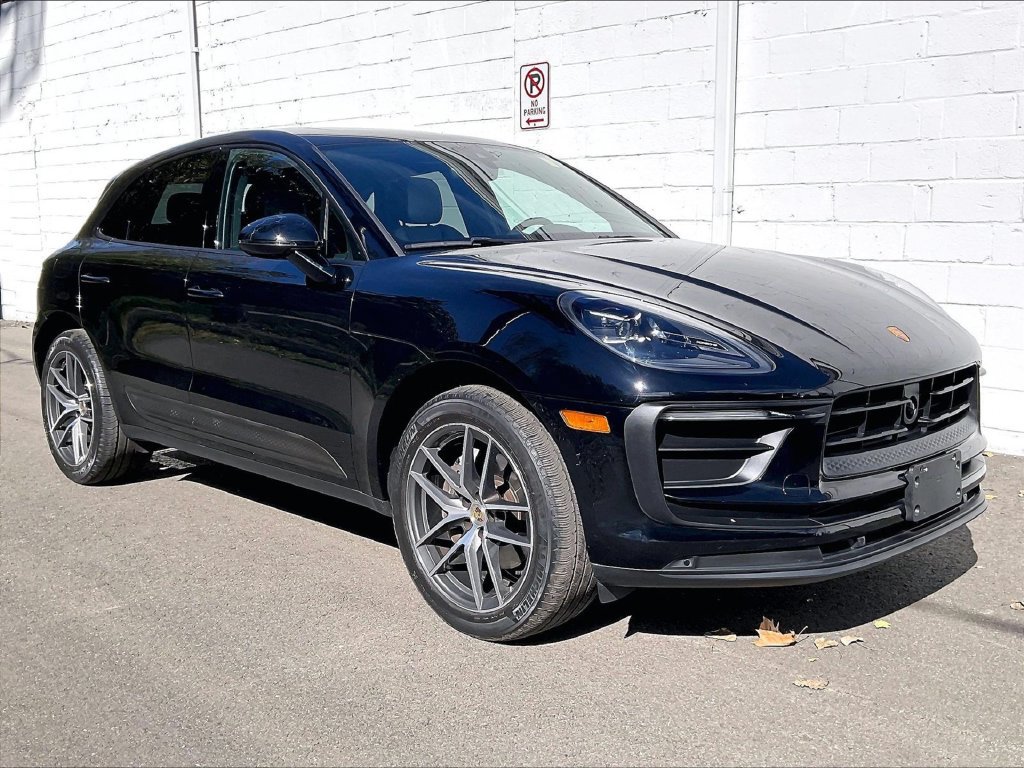 Certified 2023 Porsche Macan AWD/4WD image 7