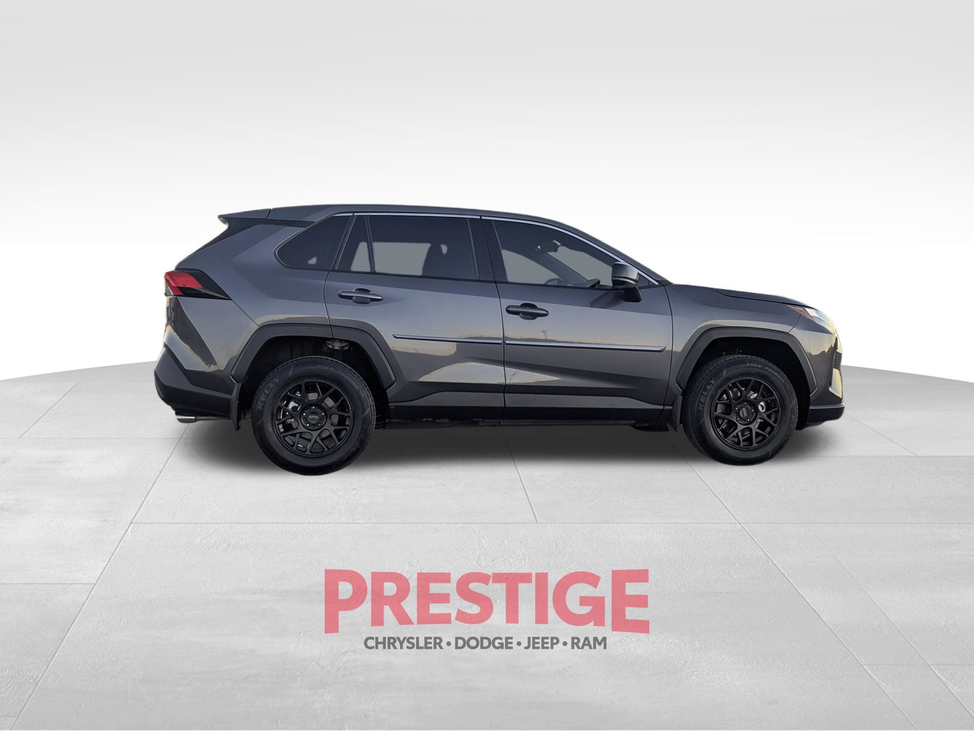 Used 2023 Toyota RAV4 LE AWD/4WD image 5
