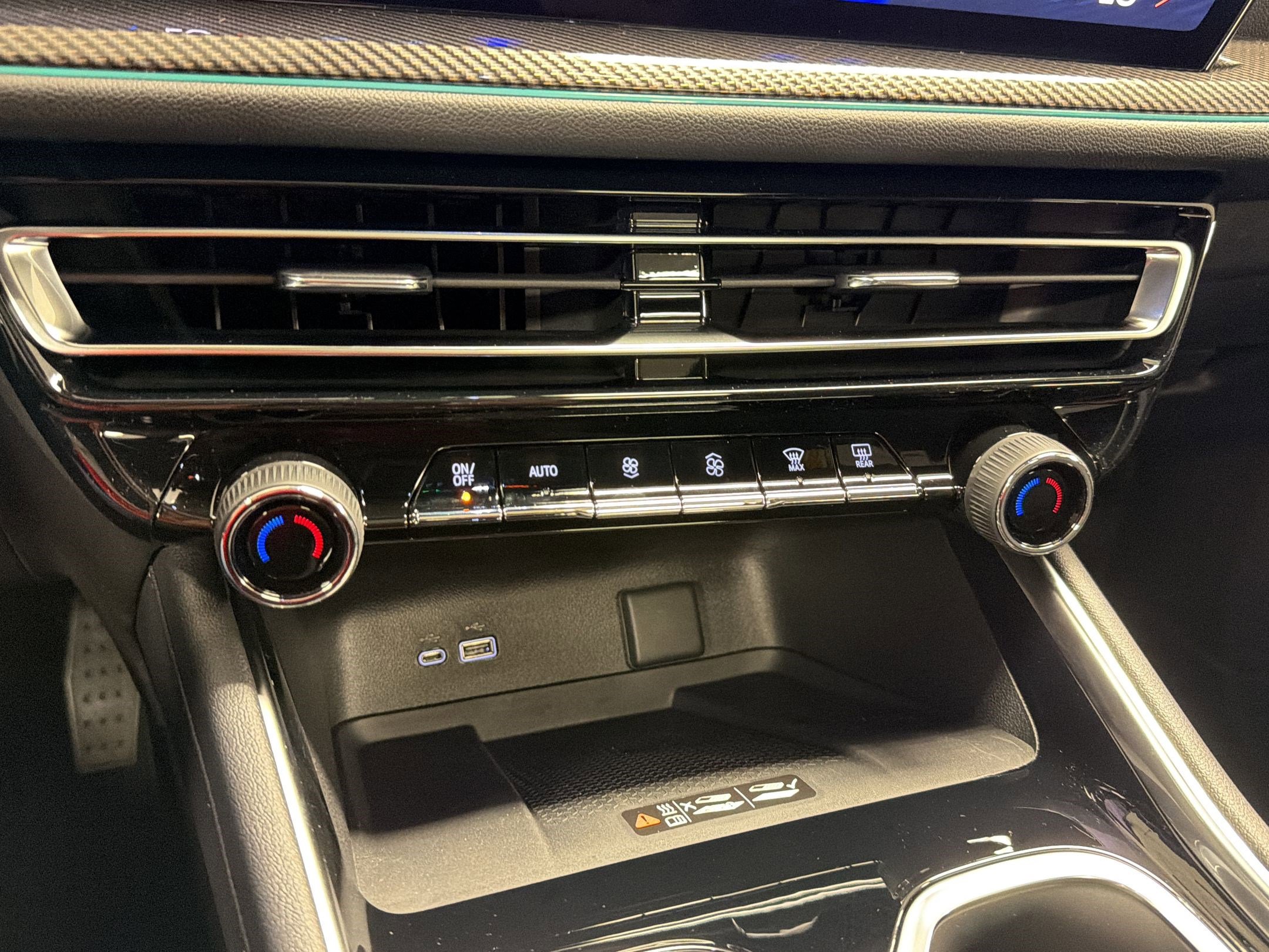 New 2026 Chevrolet Traverse High Country w/ LPO, Floor Liner Package image 26