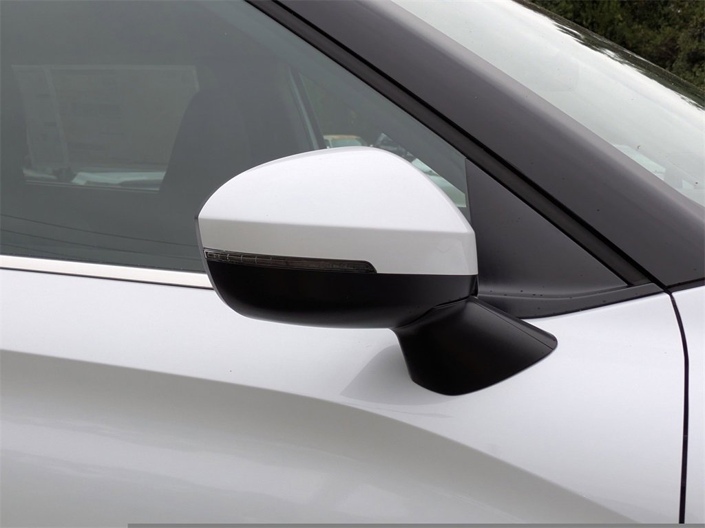 New 2025 Mitsubishi Outlander ES image 12