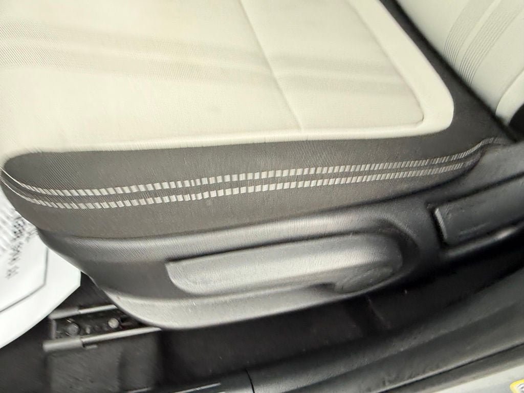 Used 2022 Hyundai Venue SEL w/ Cargo Package FWD image 24