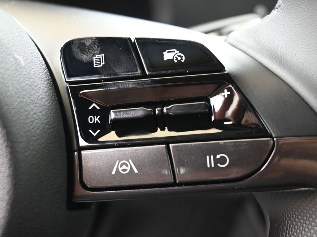 Certified 2025 Hyundai Elantra Sport FWD image 24