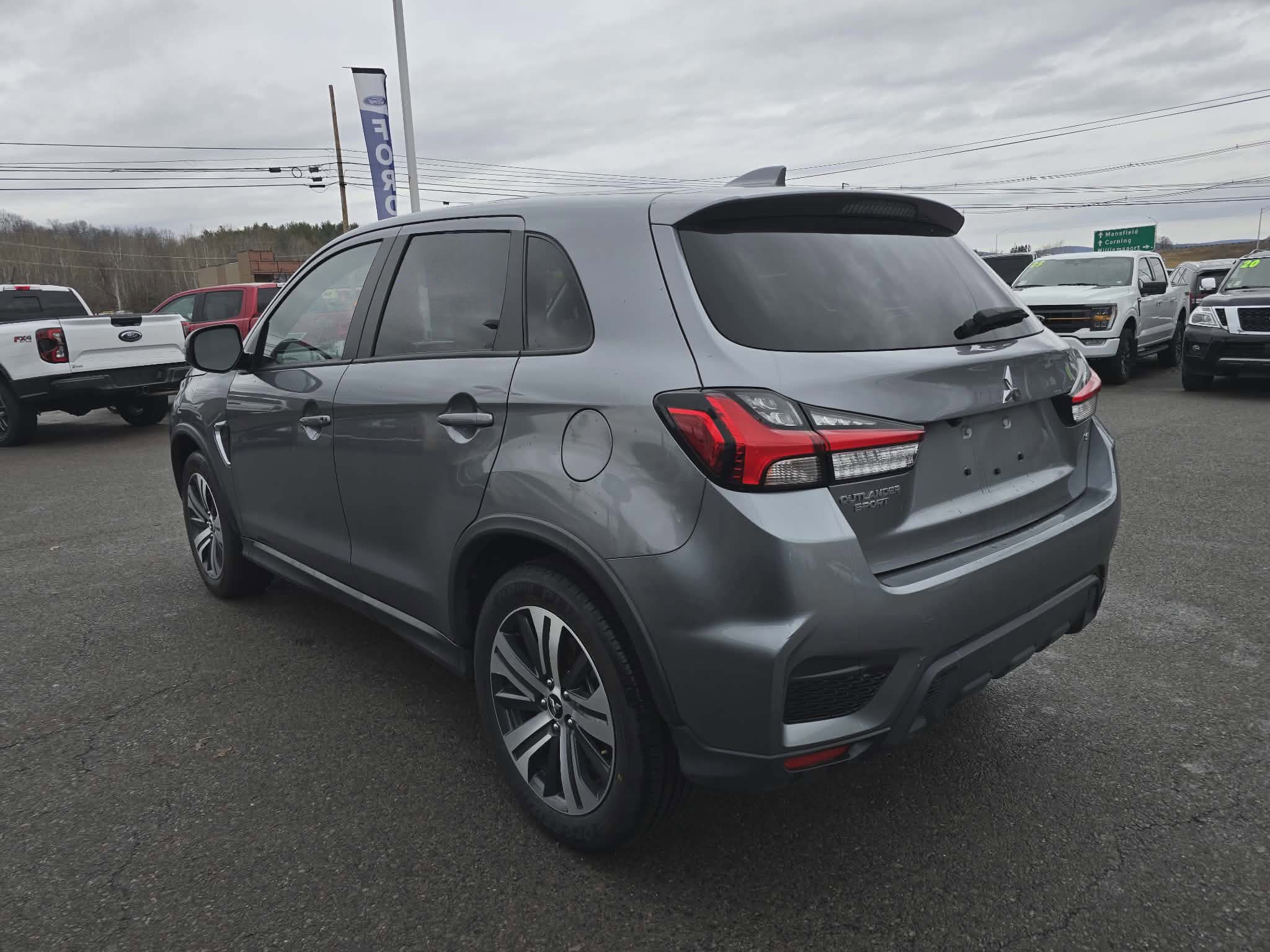 Used 2025 Mitsubishi Outlander Sport SE image 6