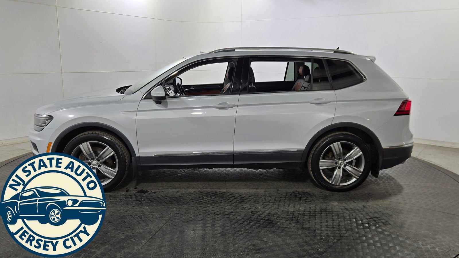 Used 2018 Volkswagen Tiguan SEL Premium image 4
