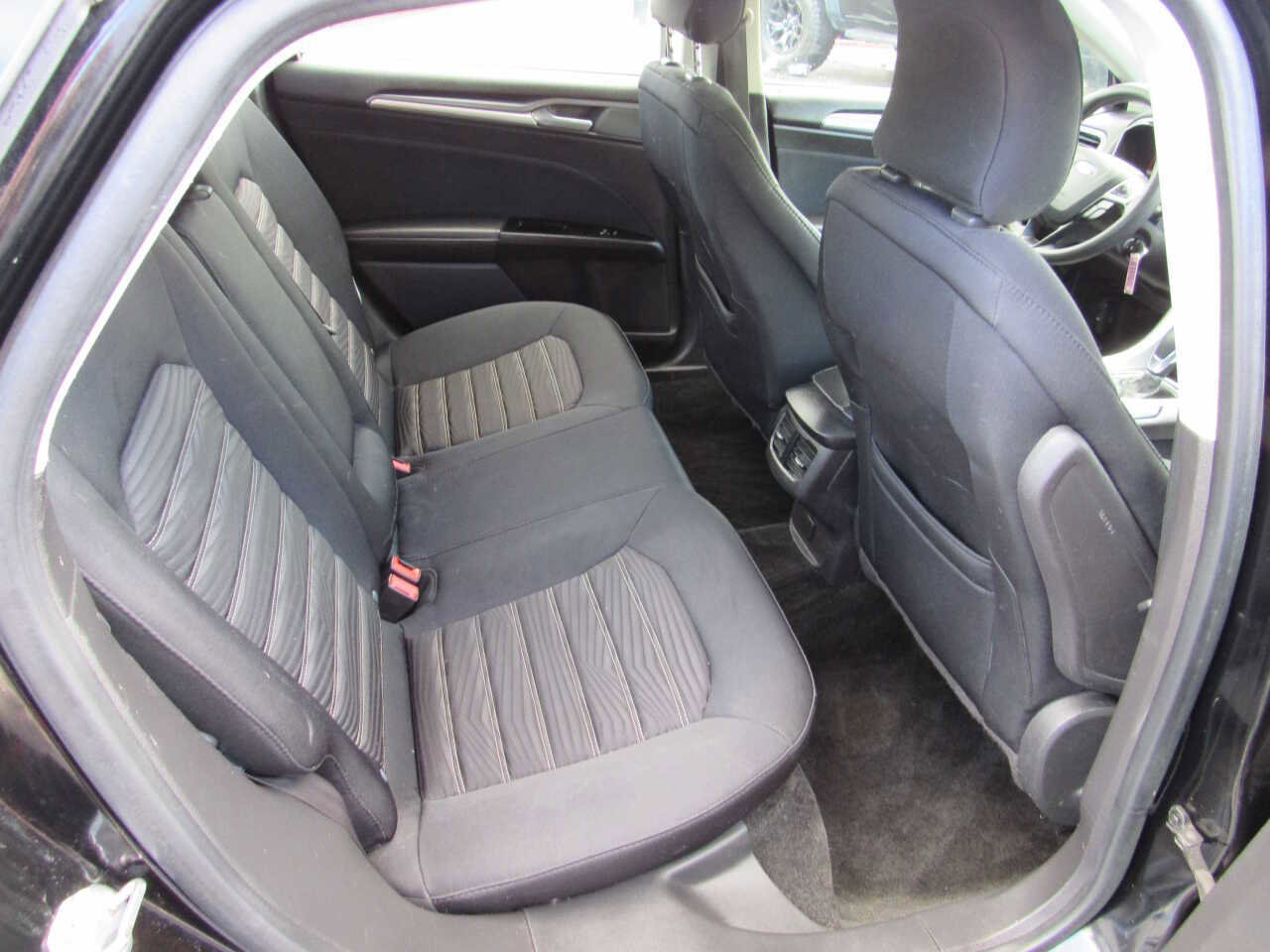 Used 2016 Ford Fusion SE image 9