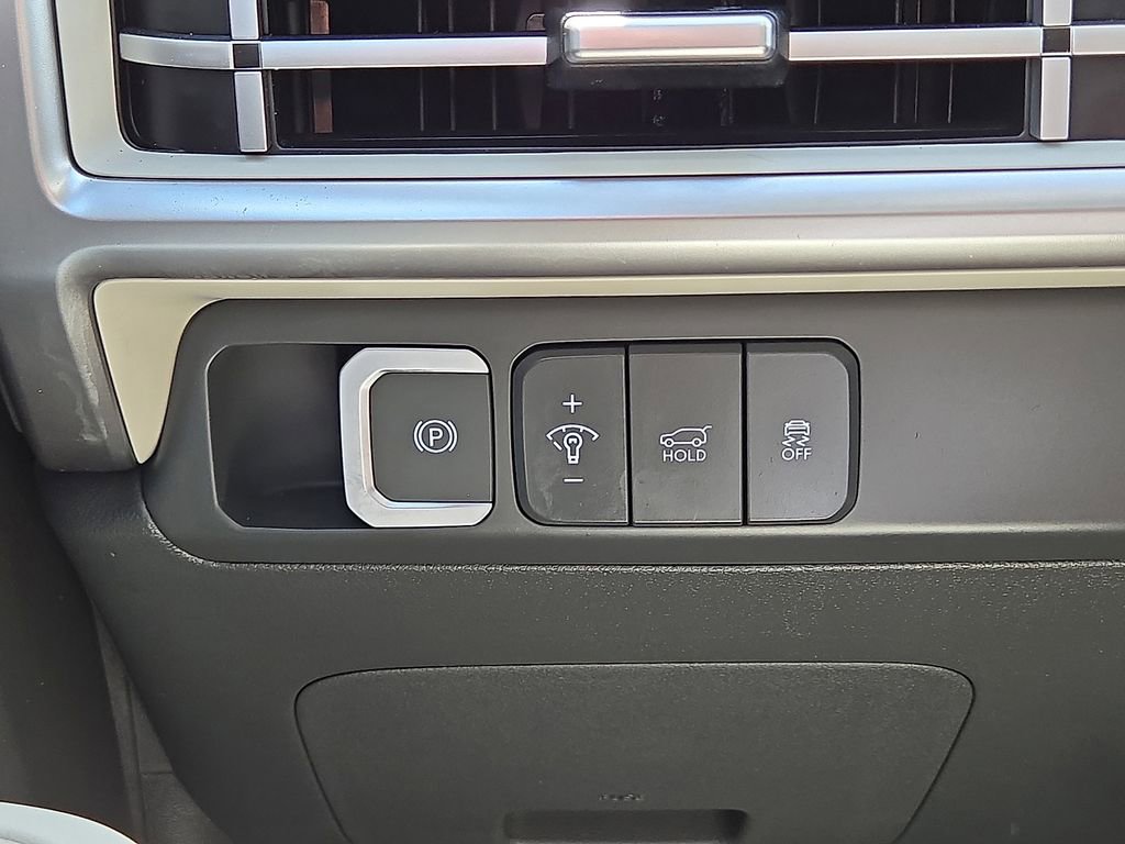 Used 2025 Hyundai Santa Fe SEL AWD/4WD image 23