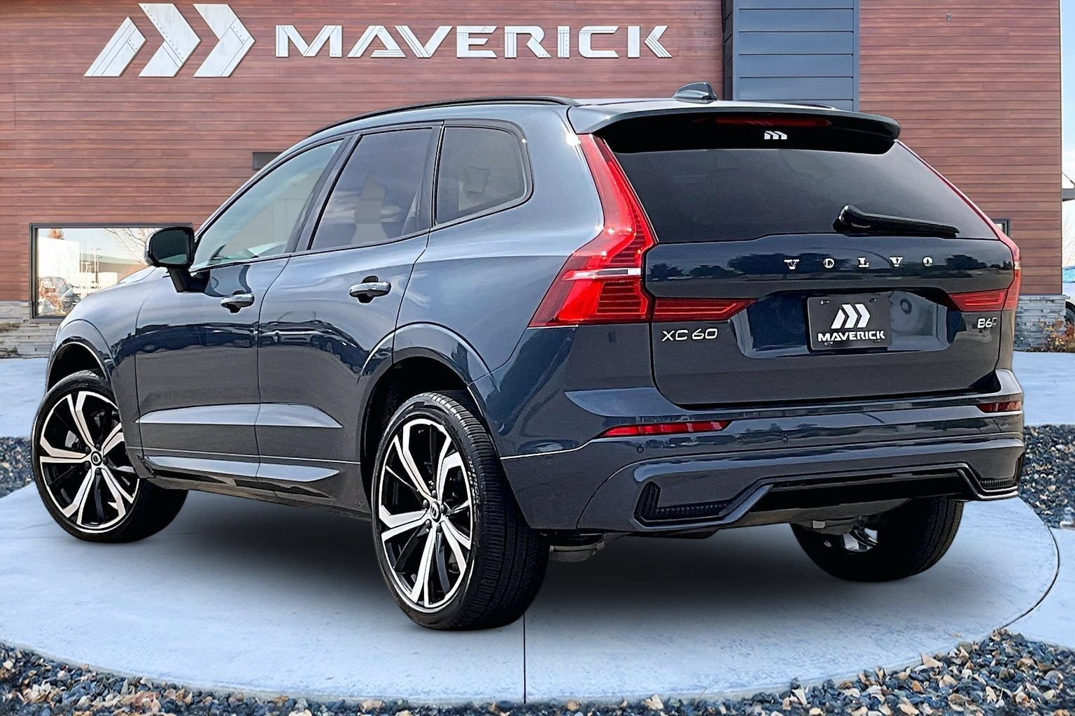 Used 2023 Volvo XC60 B6 Ultimate w/ Climate Package AWD/4WD image 4