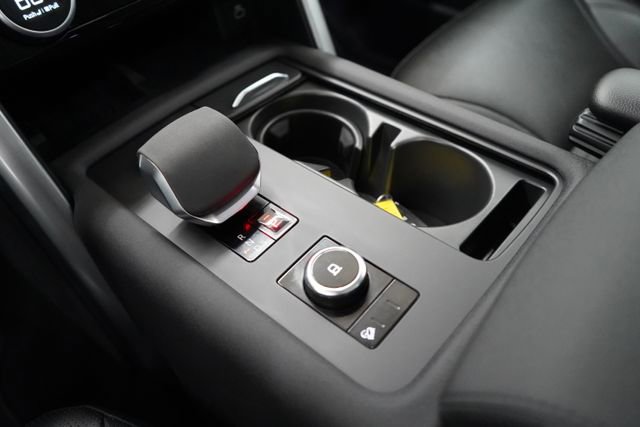 Used 2024 Land Rover Discovery S image 88