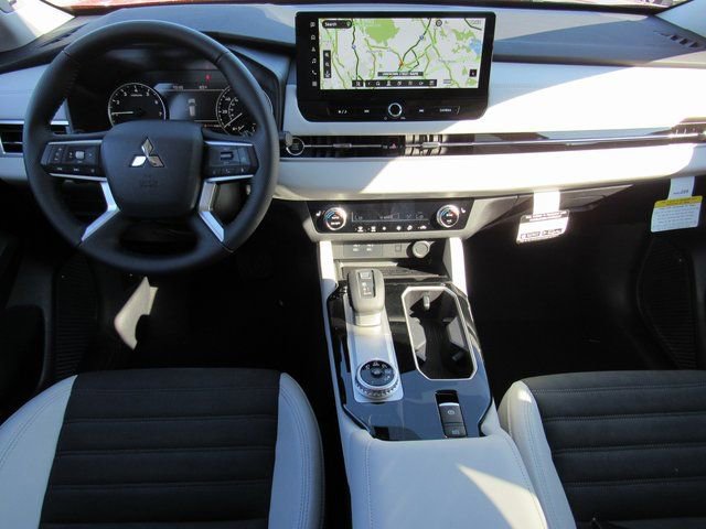 New 2025 Mitsubishi Outlander SE image 14