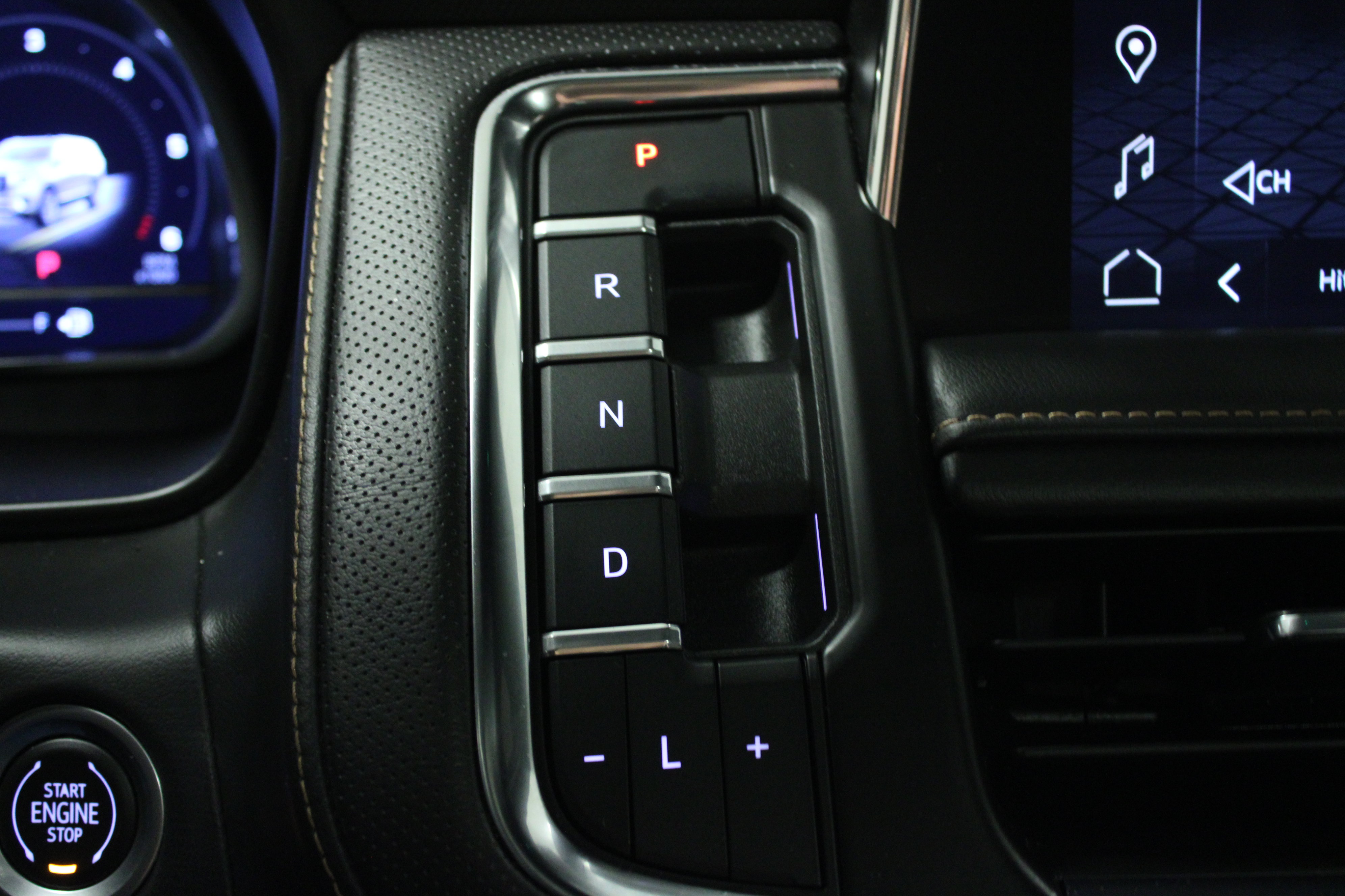 Used 2023 GMC Yukon AT4 AWD/4WD image 17