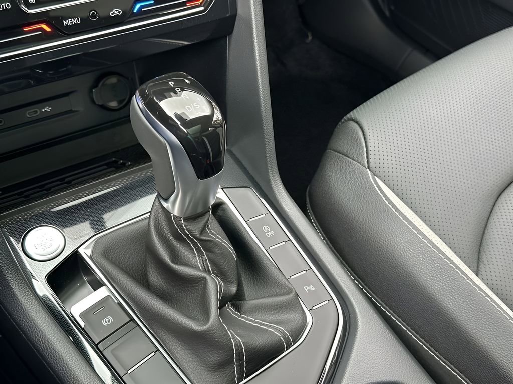 New 2026 Volkswagen Taos SEL image 20