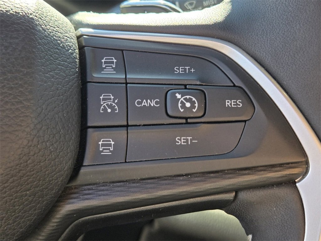 Used 2024 Jeep Grand Cherokee L Laredo image 30