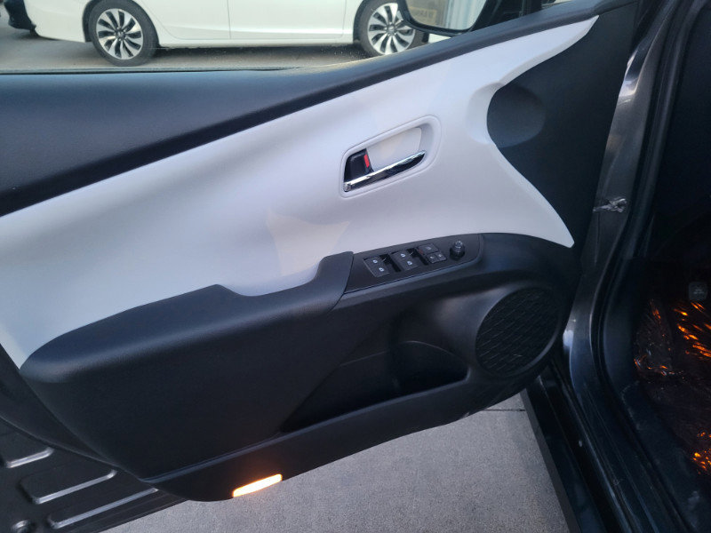 Used 2017 Toyota Prius Three Touring image 16