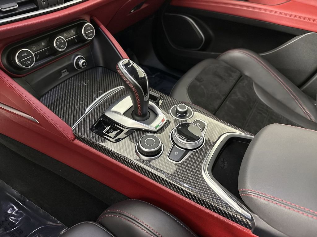 Used 2020 Alfa Romeo Stelvio Quadrifoglio image 31