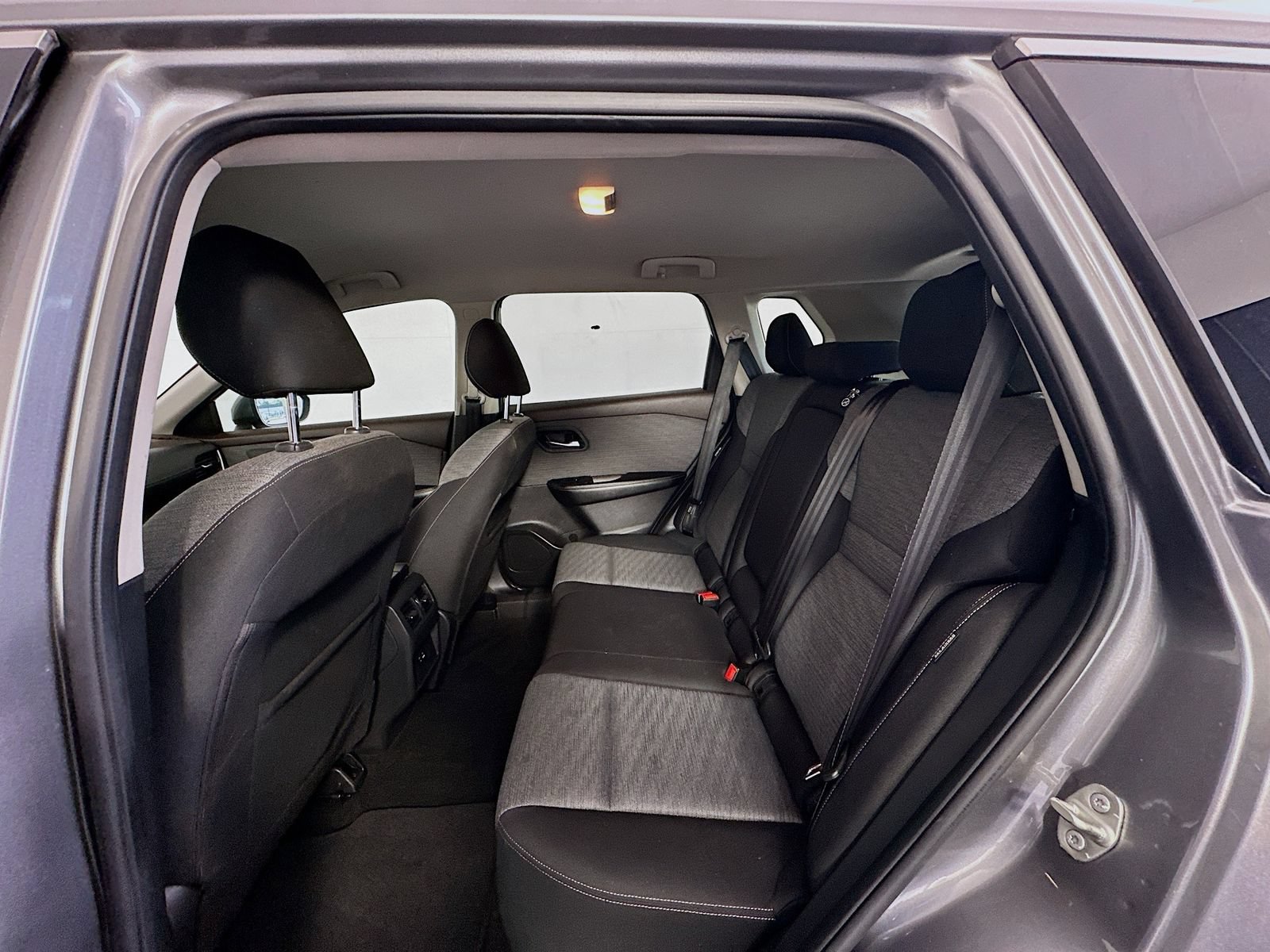 Used 2021 Nissan Rogue SV FWD image 22