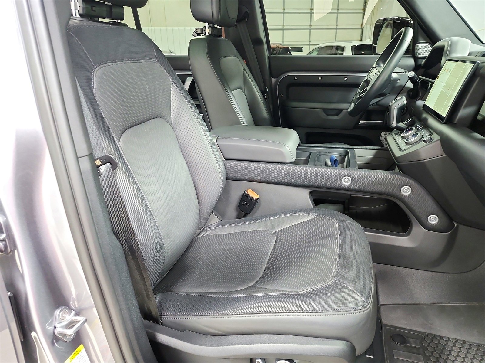 Used 2024 Land Rover Defender 130 Outbound image 40