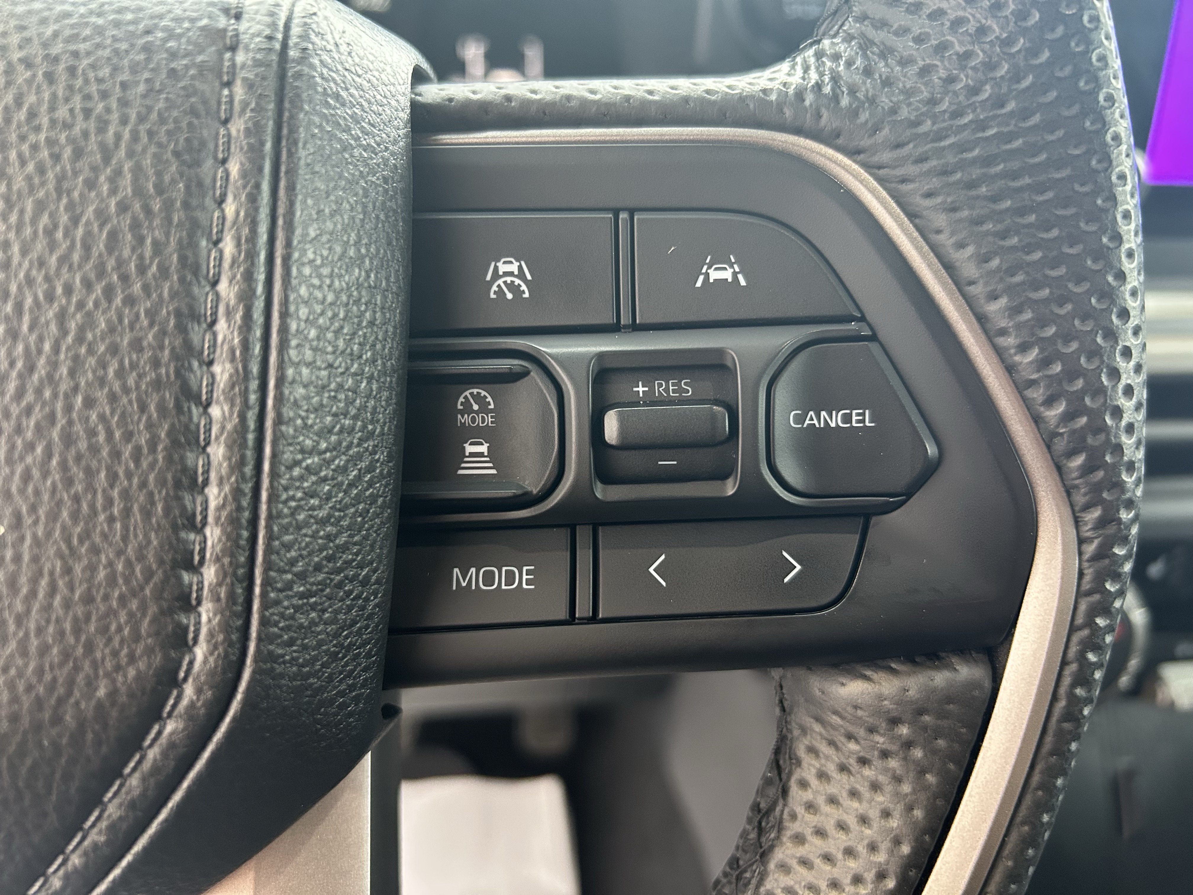 Certified 2024 Toyota Tacoma SR5 AWD/4WD image 22