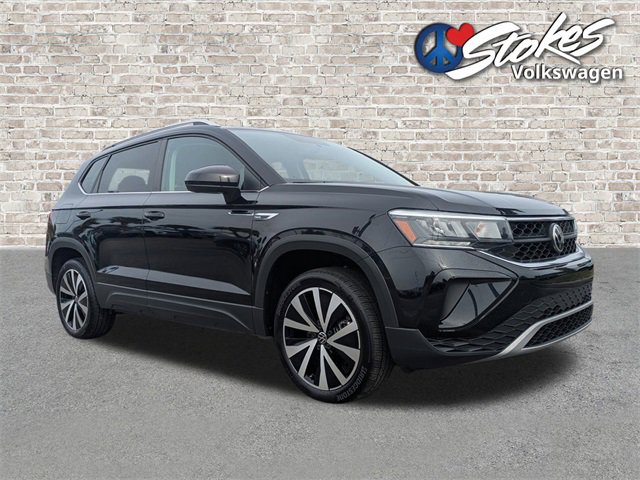 Certified 2022 Volkswagen Taos SE image 2